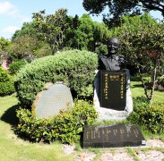 黎焕颐纪念碑：诗魂永驻，岁月铭记