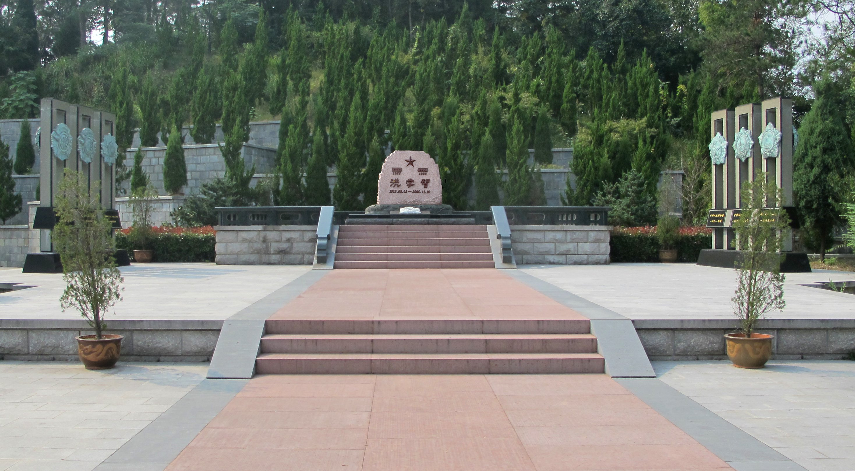 石上春秋：碑雕艺术中的生命叙事与民族记忆