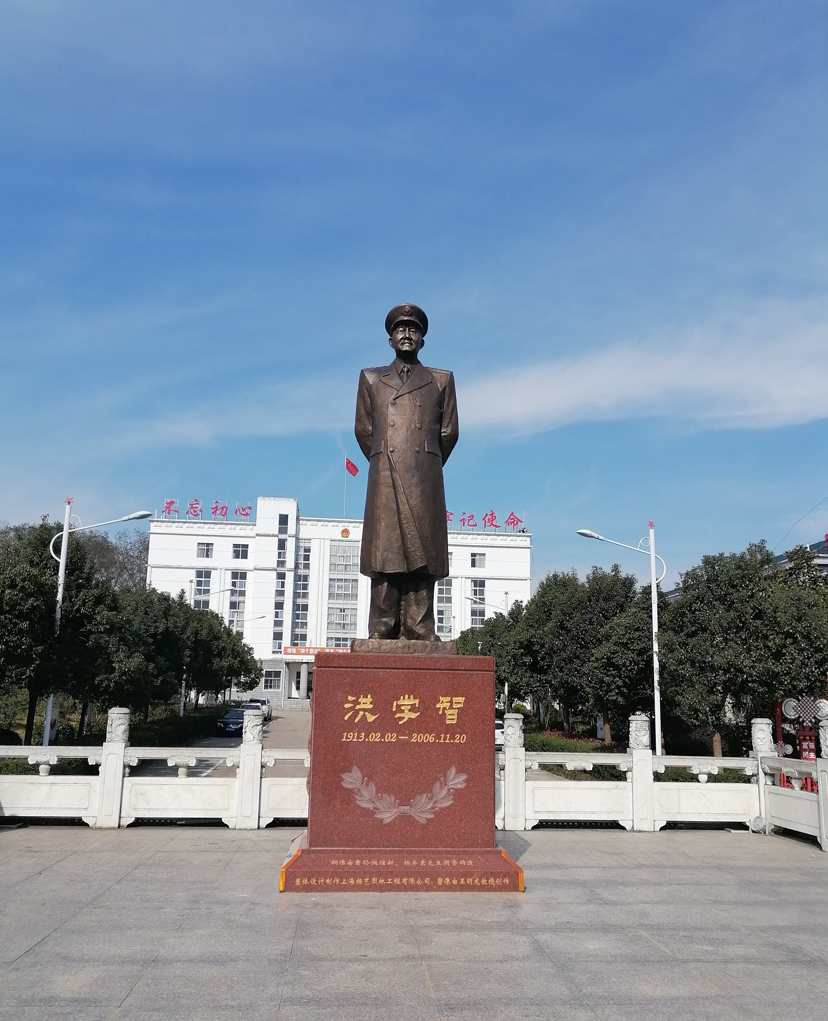 墓园铜韵，不朽的人文记忆