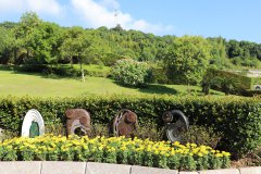 亿万先生小型艺术雕塑葬：让生命以美学姿态归于自然